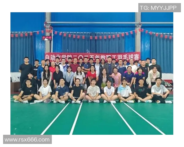 武汉羽毛球队的团队协作之道:凝聚力与默契的完美结合 武汉羽毛球队的团队协作之道:凝聚力与默契的完美结合